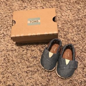 NIB Tiny Toms Bimini Chambray Size 2